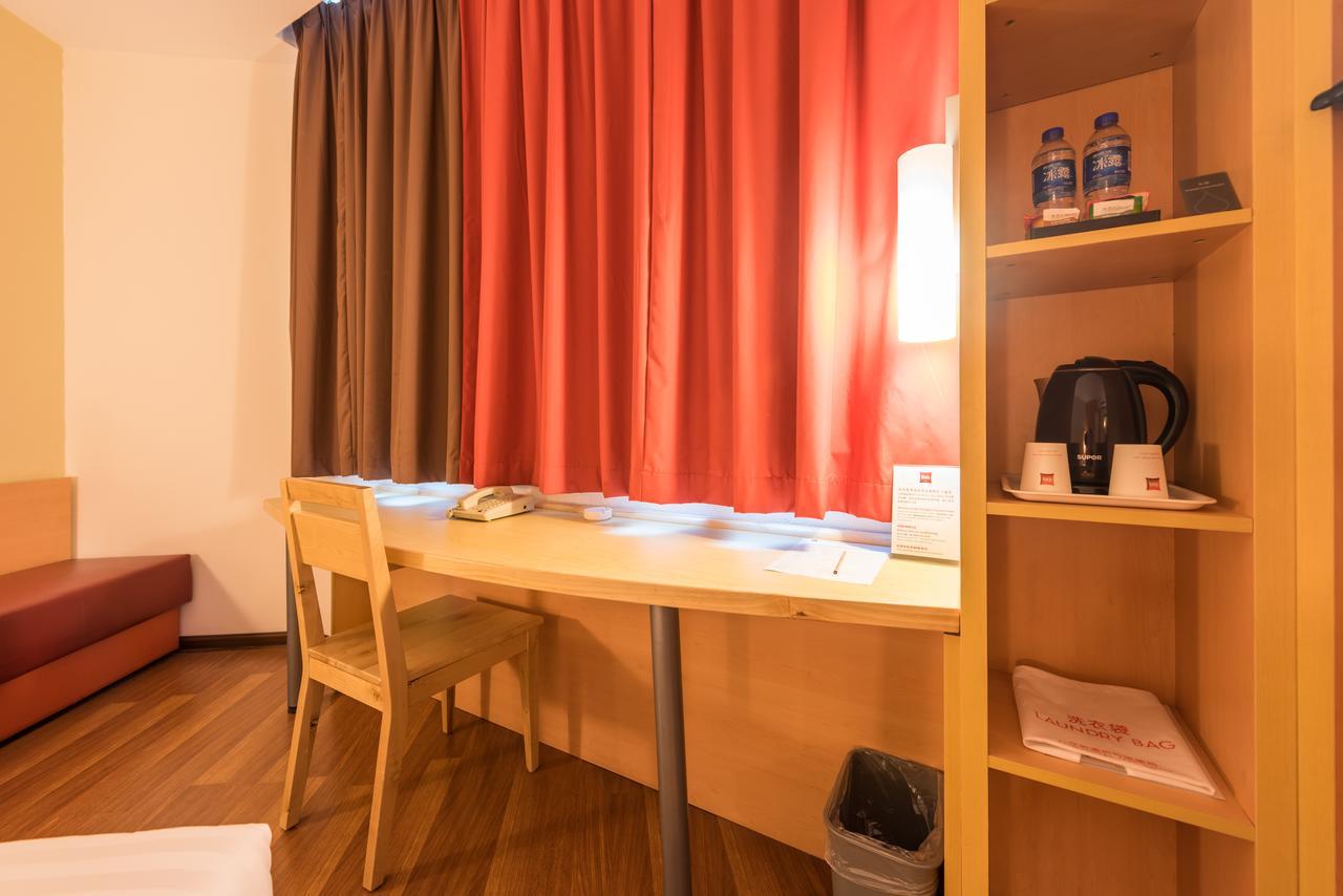 Ibis Shanghai Xujiahui Exterior photo