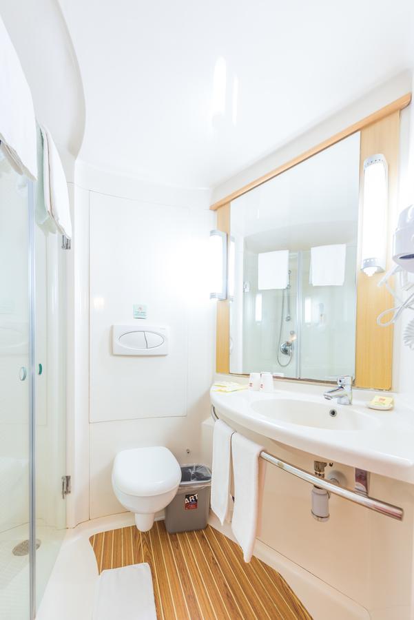 Ibis Shanghai Xujiahui Exterior photo