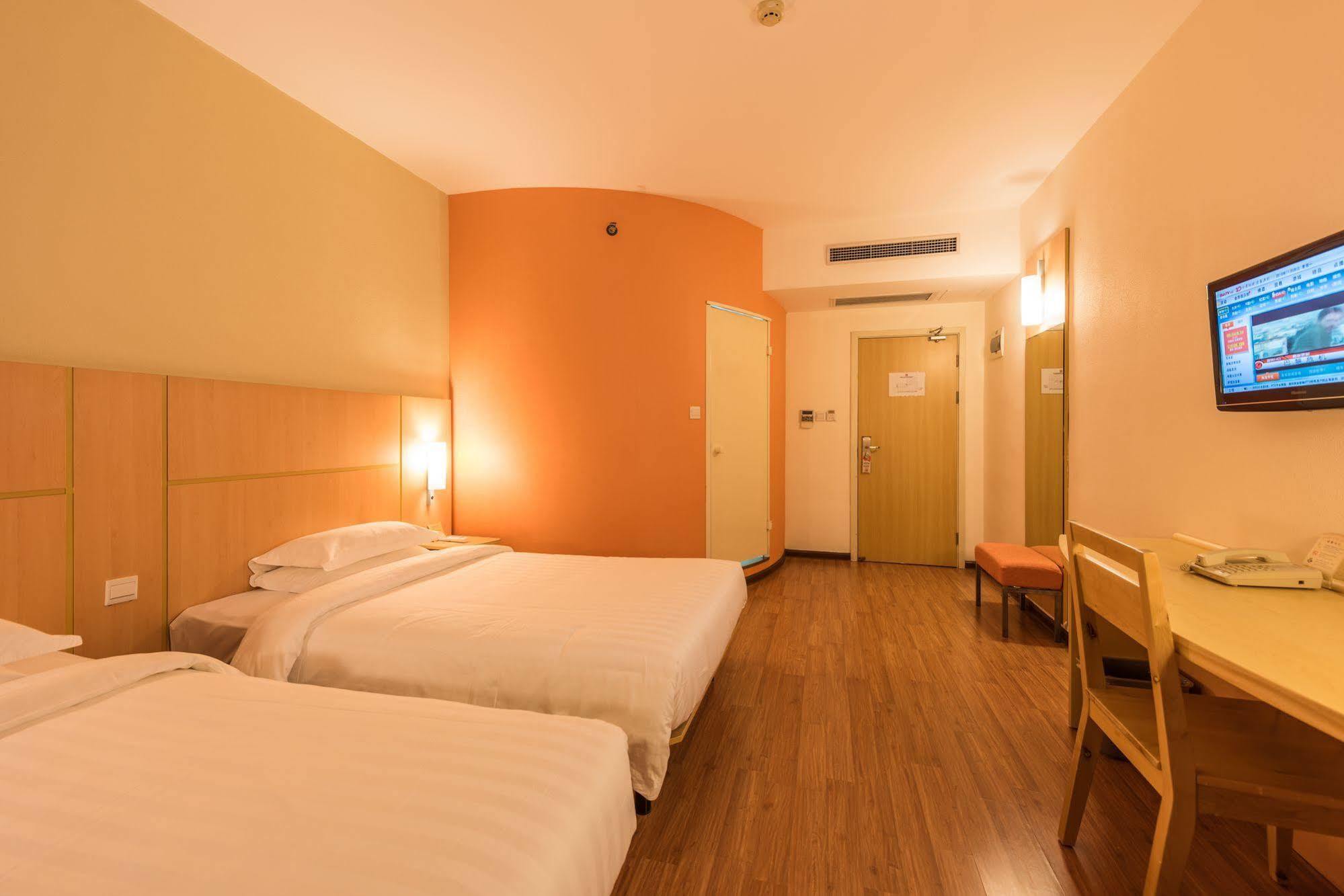 Ibis Shanghai Xujiahui Exterior photo